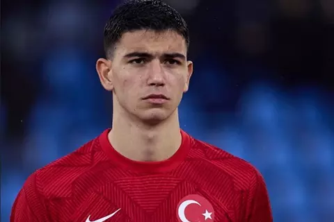 دون ظهور رسمي.. أستون فيلا يعير مدافعه التركي إلى أندرلخت